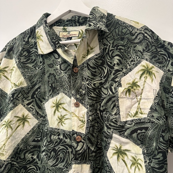 100% Silk Vintage Tommy Bahama button down - Picture 2 of 4